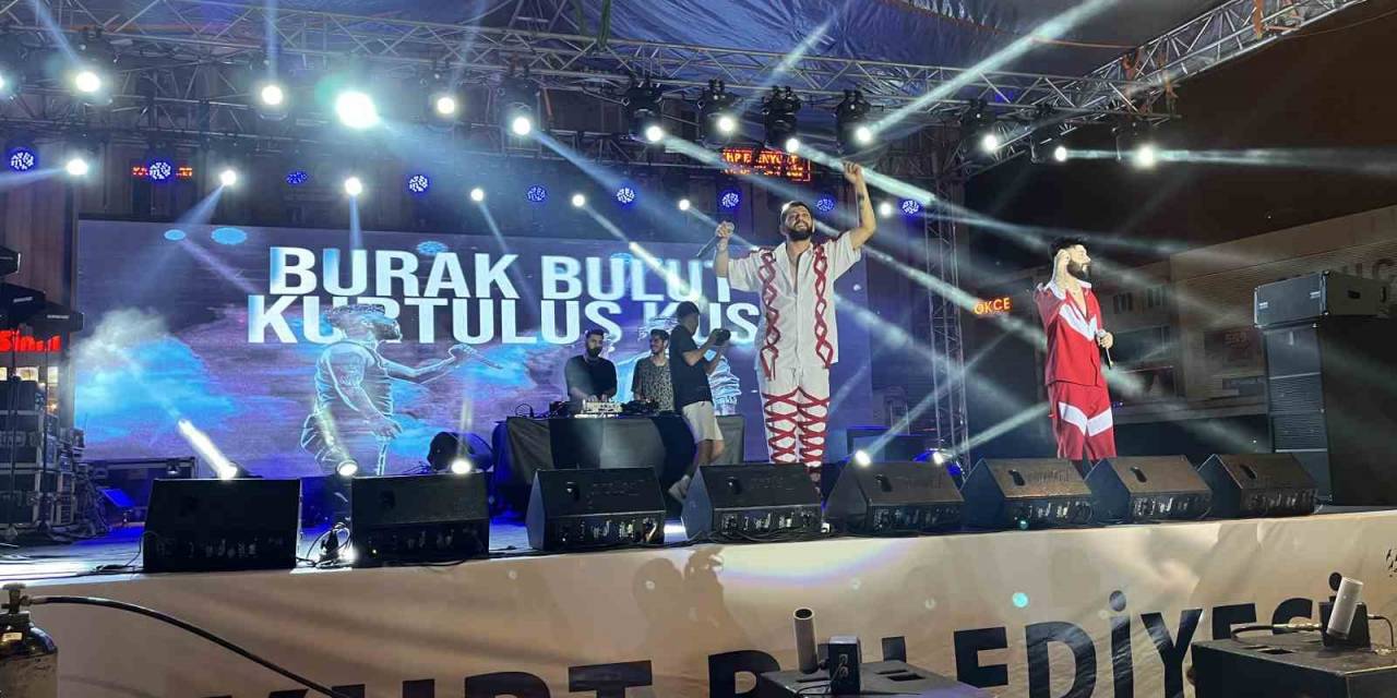 Esenyurt’ta Burak Bulut Ve Kurtuluş Kuş Rüzgarı Esti