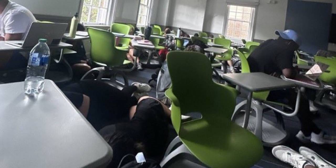 Abd’de Üniversitedeki Silahlı Saldırıda Öğretim Görevlisi Öldü