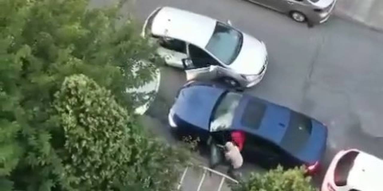 Gündüz Vakti Kimseye Aldırış Etmeden Lüks Araçtan Hırsızlık Yaptılar: O Anlar Kamerada