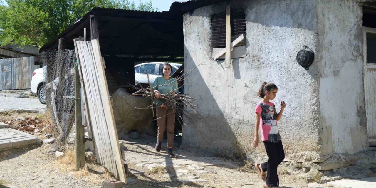 Çalışma Ortamı Bulamayan Semanur, “Konuk Evi Kız Yurdu” Sayesinde Tıp Fakültesi Hayaline Kavuştu