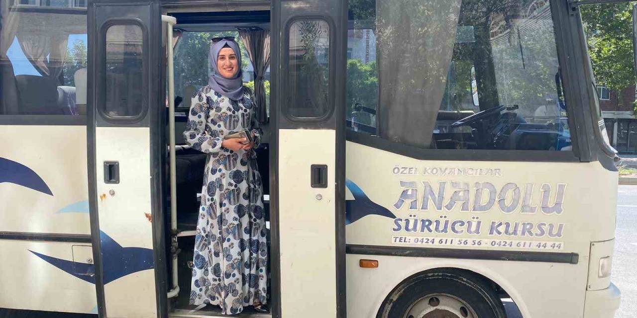 Çocukluk Hayalini Gerçekleştirdi, İlçede Tek ’d Sınıfı’ Ehliyetli Kadın Oldu