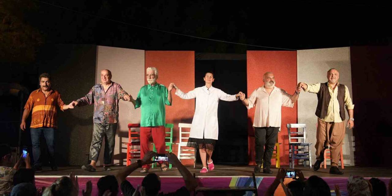 Yıldızlar Altında Yaz Eğlencesi Tiyatro Oyunu, Tarsus’ta 31 Mahallede 30 Bin Seyirciyle Buluştu