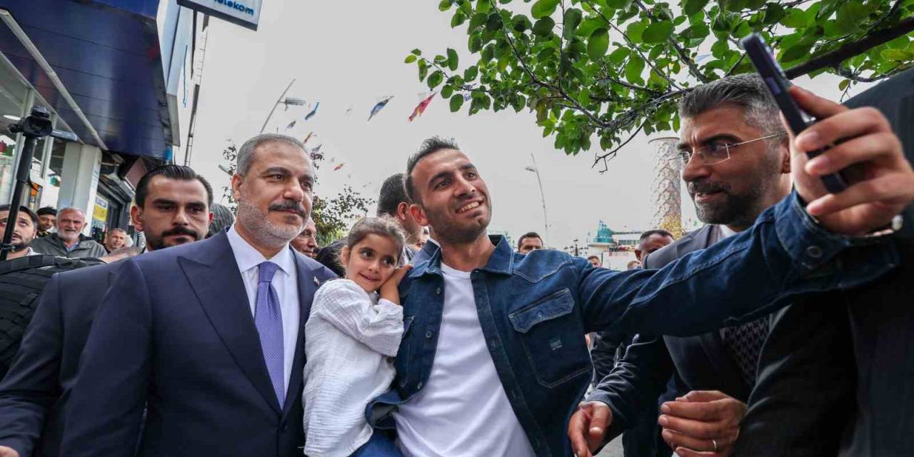 Dışişleri Bakanı Hakan Fidan, Erzurum’da Esnafı Ziyaret Etti, Stk Temsilcileri İle Bir Araya Geldi