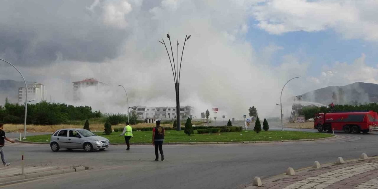 Malatya’da Ağır Hasarlı Binaların Yıkımları Patlayıcı İle Yapılıyor