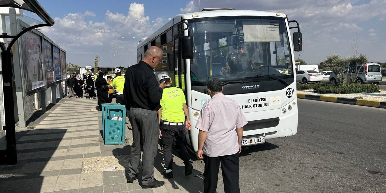 Motosiklet İle Halk Otobüsü Çarpıştı: 2 Yaralı