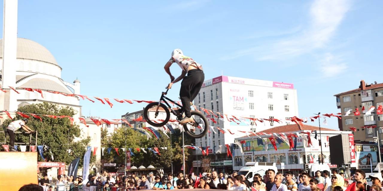 Bağcılar’da “Zafer Turu” Bisiklet Sürüşü Yapıldı