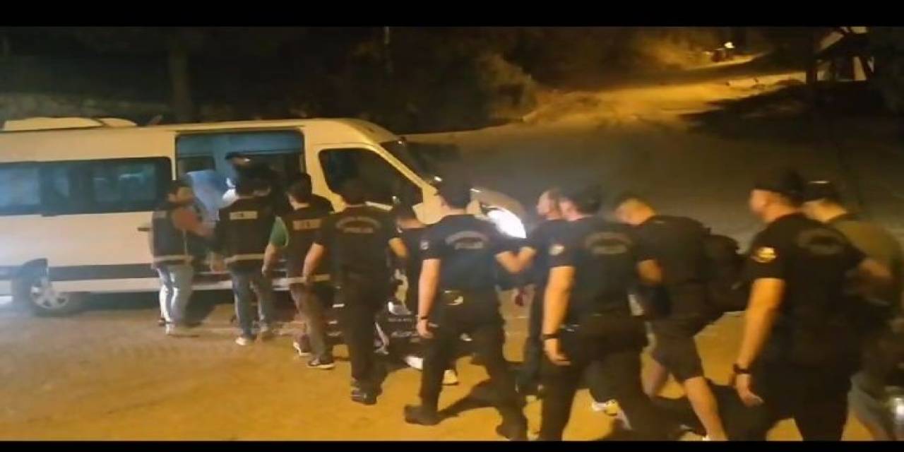 Balıkesir’de 61 Düzensiz Göçmen Ve 5 Organizatöre Gözaltı