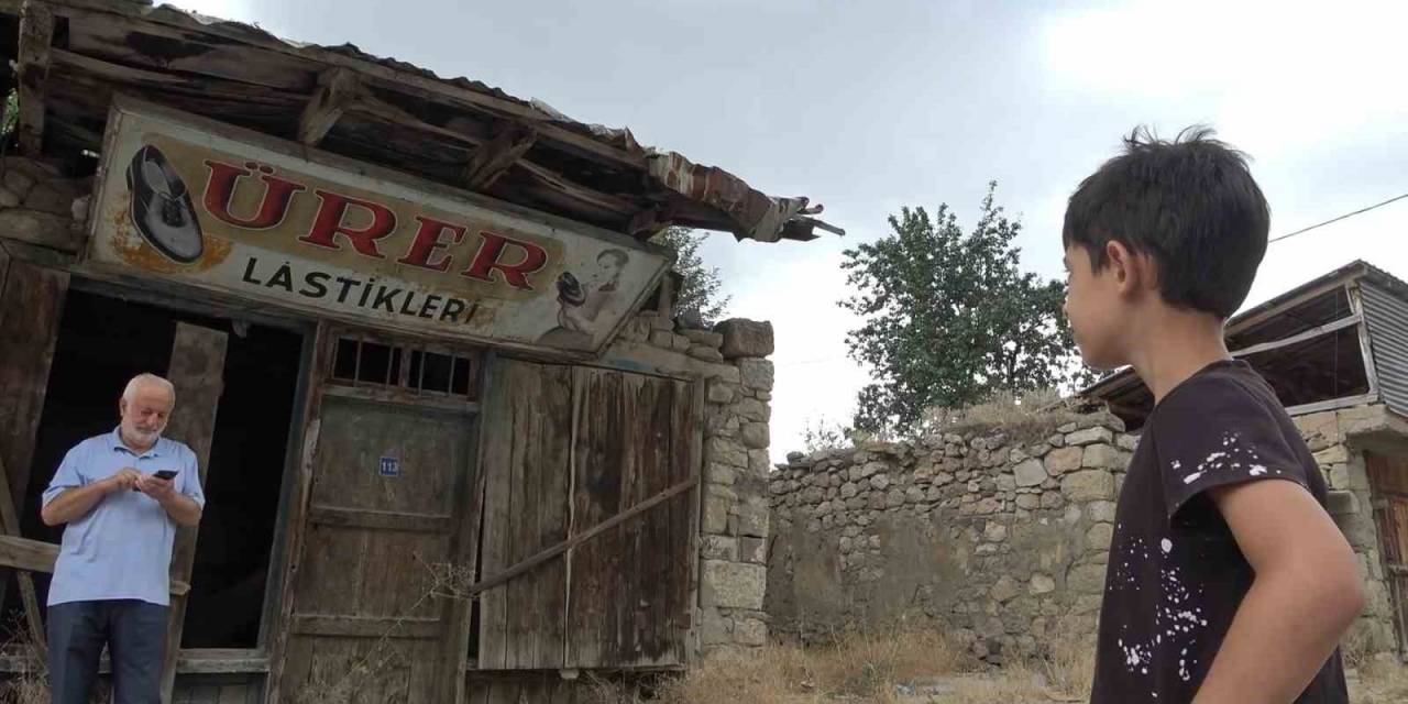 Gümüşhane’de 68 Yıl Önce 3 Boyutlu Olarak Yapılan Tabela Görenleri Hayrete Düşürüyor