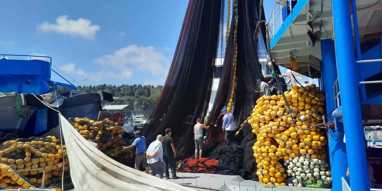 Av Yasağının Kalkmasına Saatler Kala Balıkçılar Son Hazırlıklarını Yapıyor