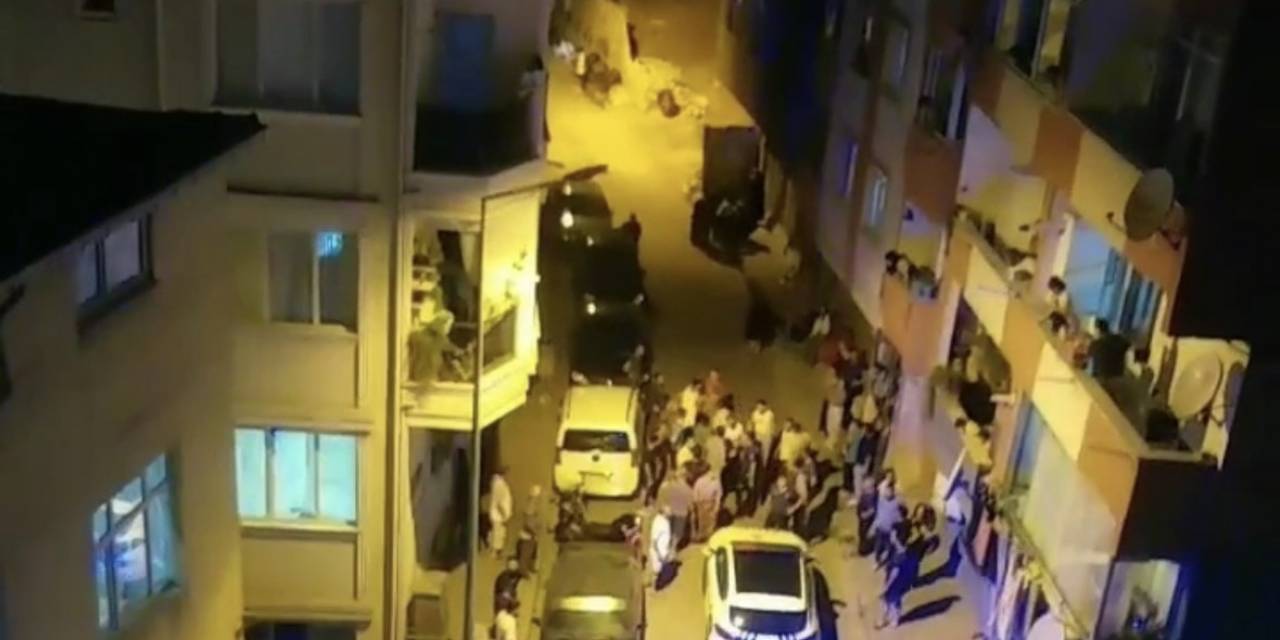 İstanbul’da “Arabama Sürttün” Meydan Kavgası Kamerada: Polis Biber Gazıyla Müdahale Etti