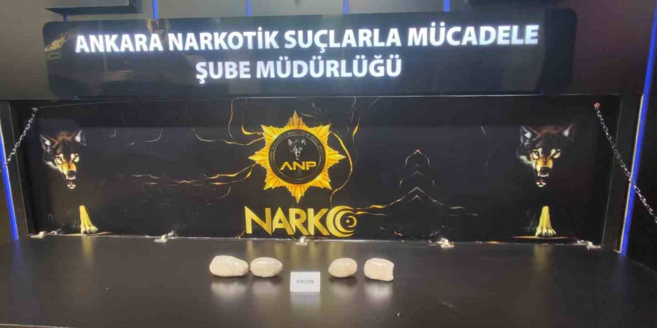 Otomobil Hoparlörünün Boşluğuna Gizlenmiş 1 Kilo Eroin Ele Geçirildi