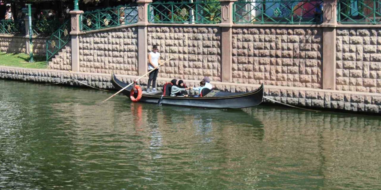 Eskişehirliler 30 Ağustos’u Gondol Gezisi Yaparak Geçirdiler