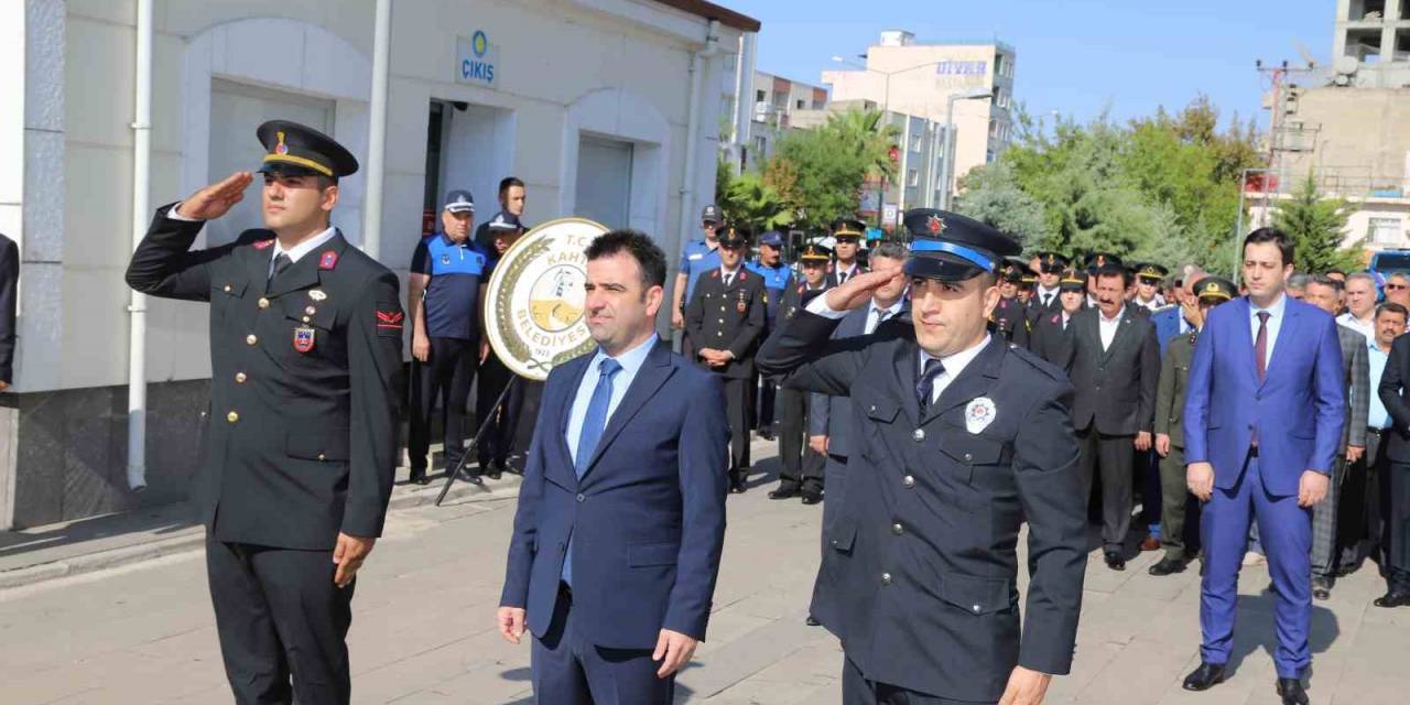 Deprem Bölgesinde 30 Ağustos Zafer Bayramı Kutlandı