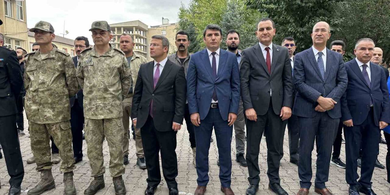 Yüksekova’da 30 Ağustos Yağmur Altında Kutlandı