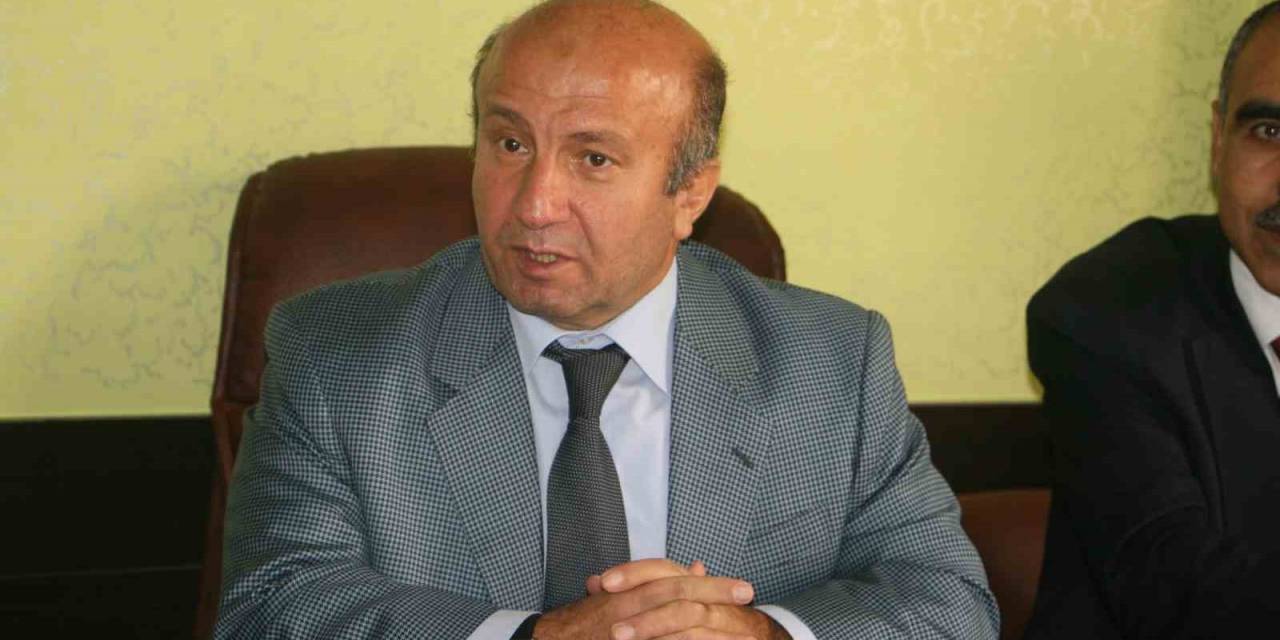 Eski Bakan Havuzda Hayatını Kaybetti
