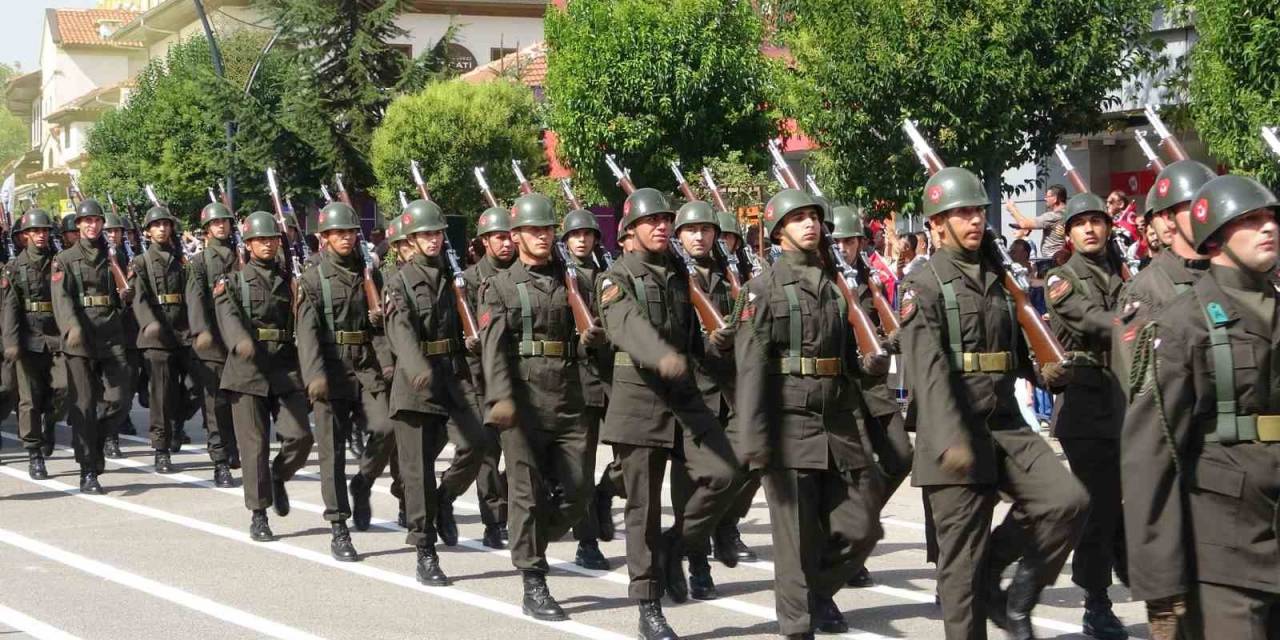 Isparta’da 30 Ağustos Zafer Bayramı Törenle Kutlandı