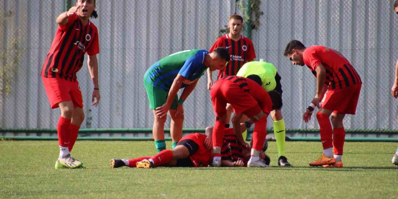 U19 Maçında Bilincini Kaybeden Futbolcu Hastaneye Kaldırıldı