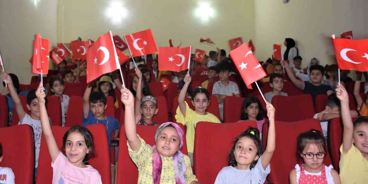 Uyanış Gençlik Zafer Bayramını Coşkuyla Kutladı