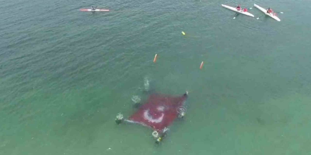 Van Gölü Derinliklerinde Zafer Bayramı Kutlaması