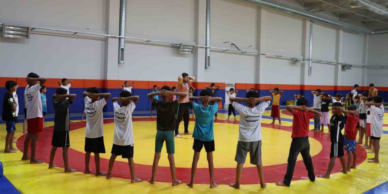 Gençlerin Uğrak Adresi Büyükşehir Spor Kompleksi