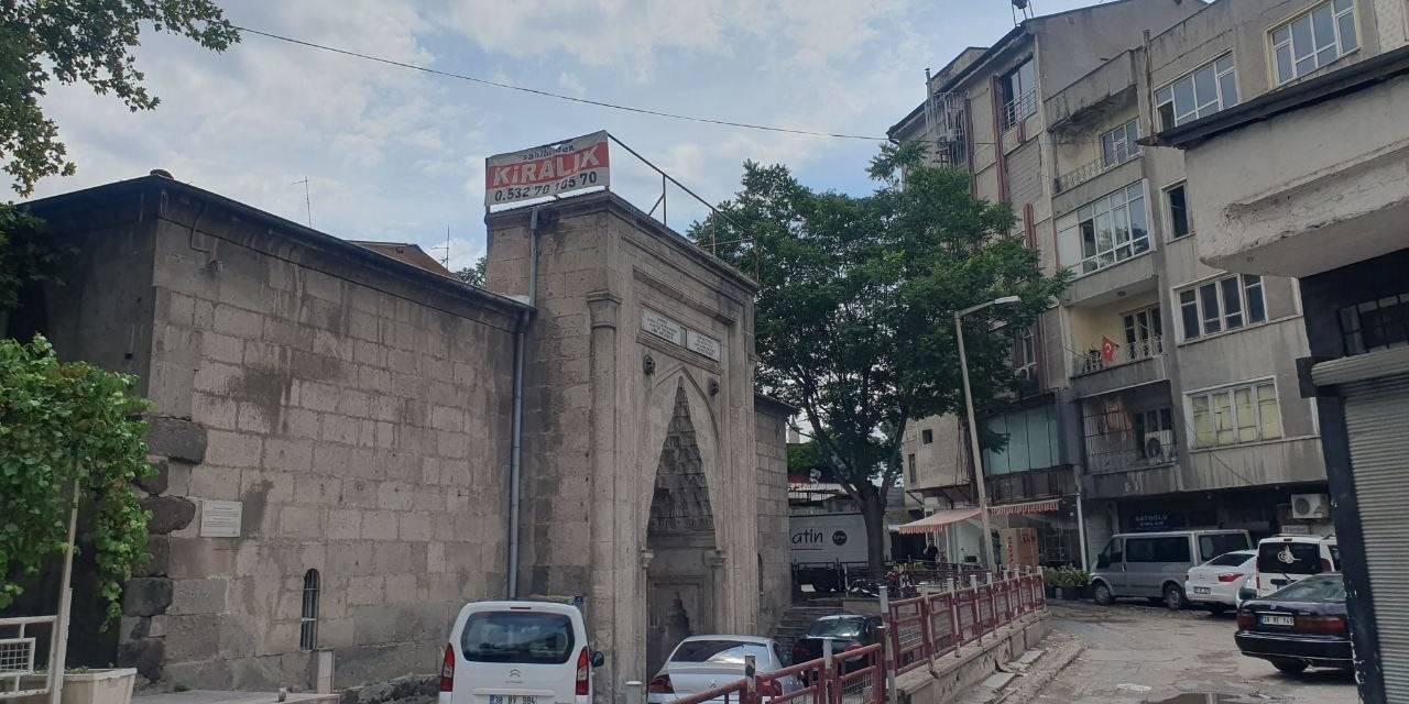 Sahibinden ‘Kurumsala Kiralık’ 591 Yıllık Medrese