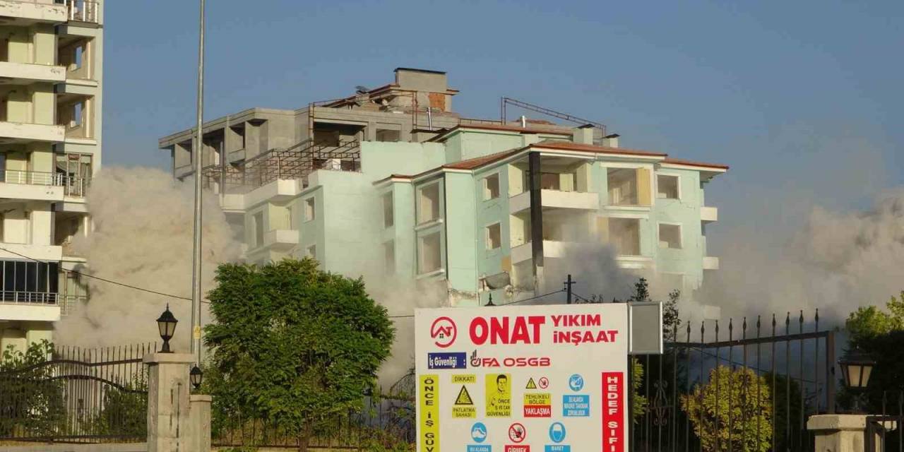 Malatya’da Ağır Hasarlı Binaların Patlayıcı İle Yıkımları Sürüyor