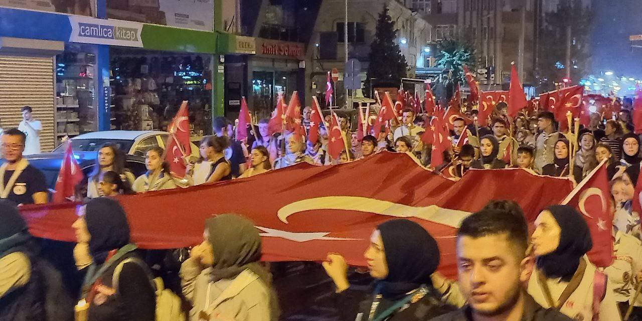 Büyük Taarruz’un Yıl Dönümünde Yüzlerce Kişi Fener Alayında Buluştu
