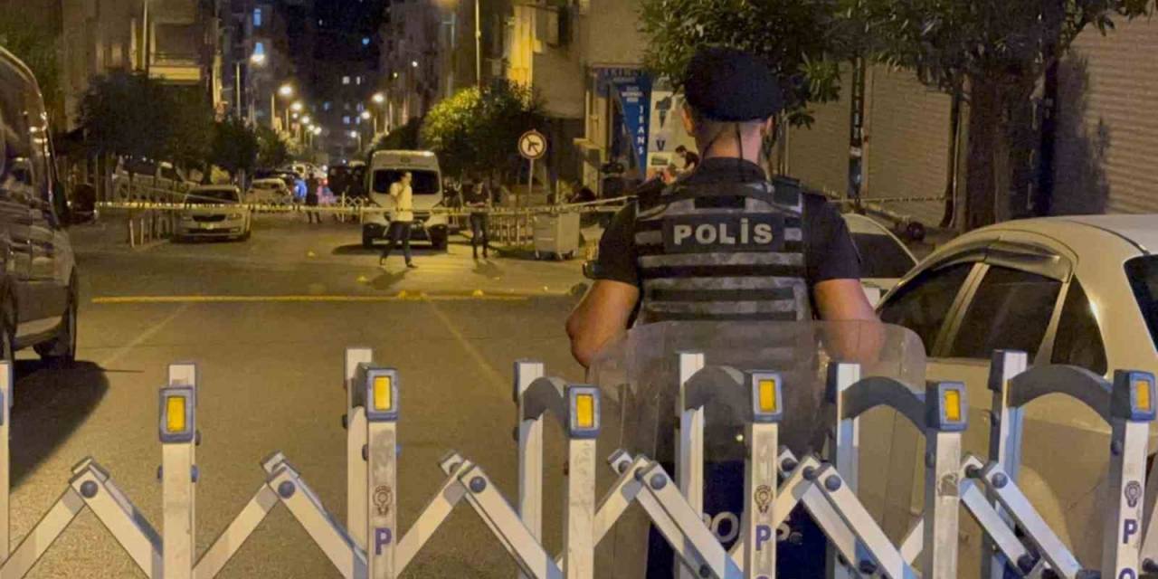 Güngören’deki Silahlı Çatışma: Olay Yerinden Geçen Şahıs Kurşunların Hedefi Oldu
