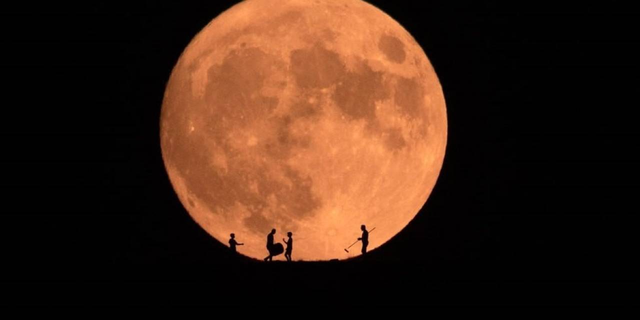 Bayburt’ta “Mavi Ay” Seyirlik Manzara Oluşturdu