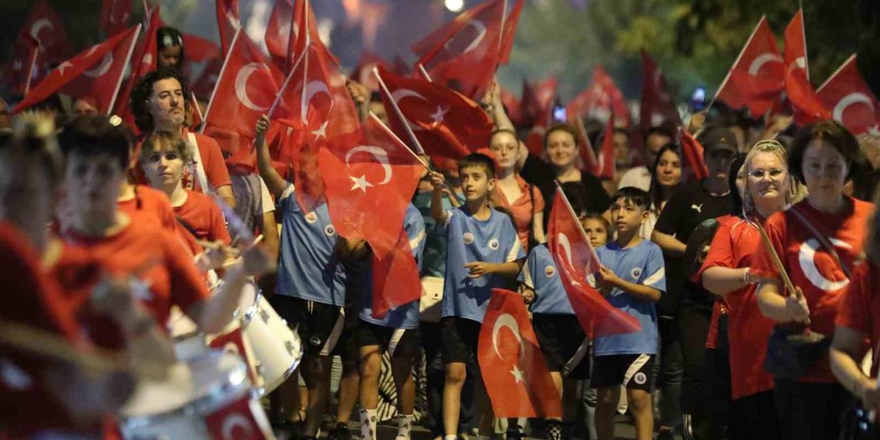 Pinhani Gemlik’te Binlerce Kişiyi Coşturdu