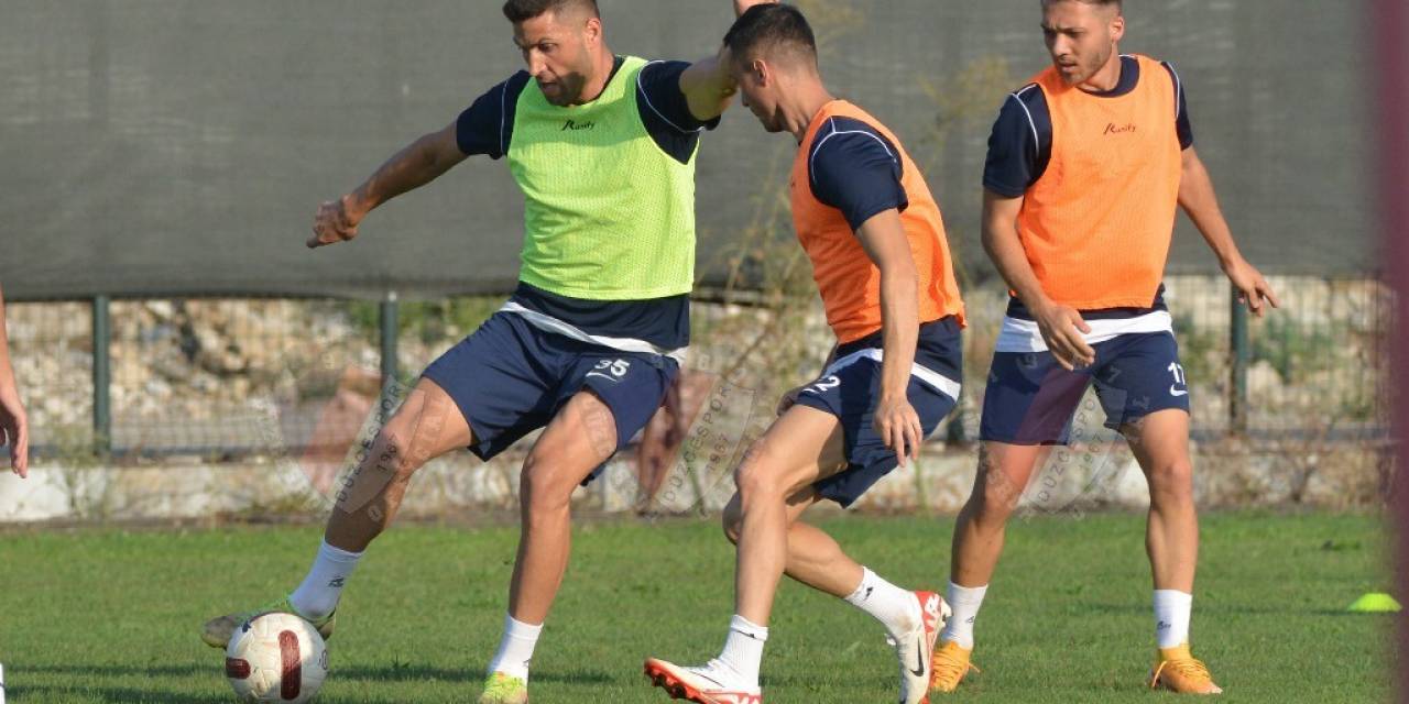 Düzcespor Top Kapma Çalıştı