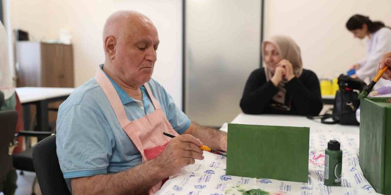 Bağcılar’da Yaşlıların Buluşma Noktası Vefahane Yaşam Merkezi Oldu