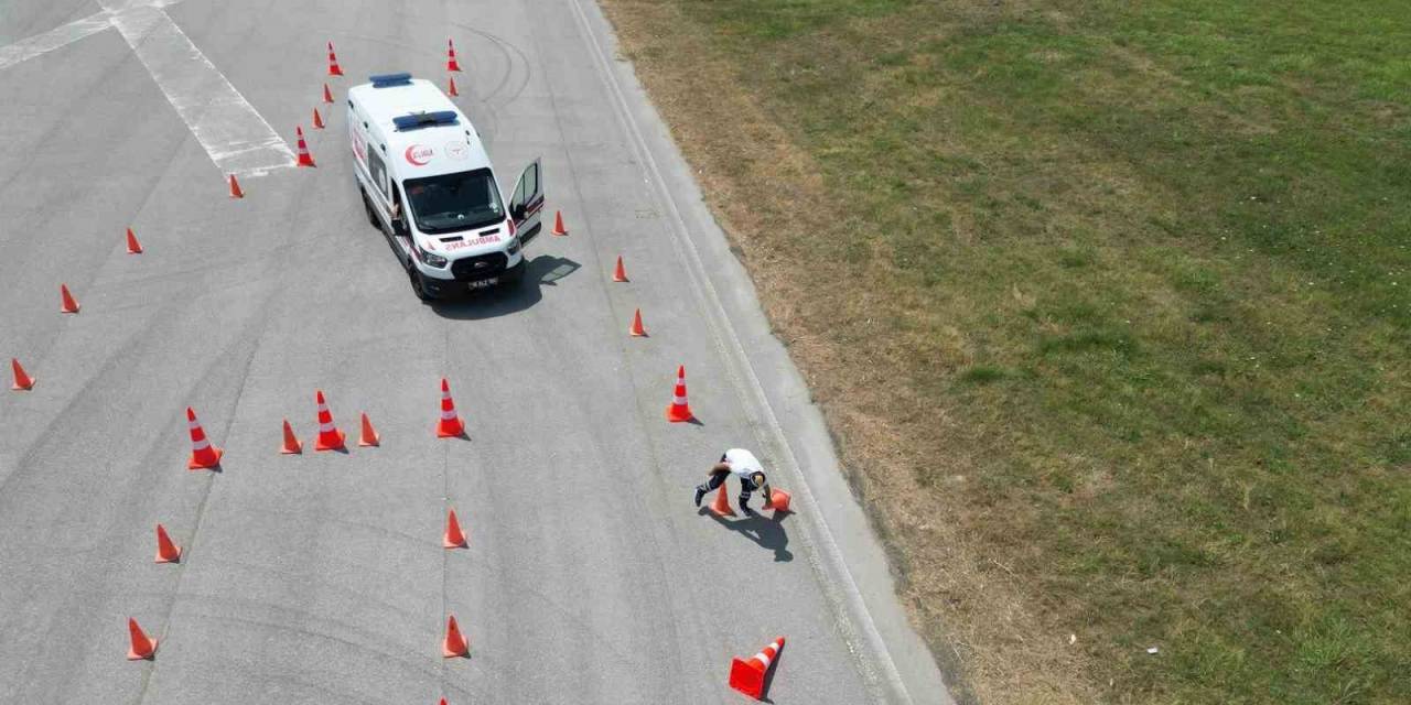 Ambulans Sürüş Eğitimcilerine Güvenli Sürüş Eğitimi Verildi