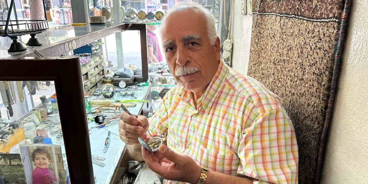 Saat Tamirciliğini Yaşatmak İçin Teknolojiye Direniyorlar