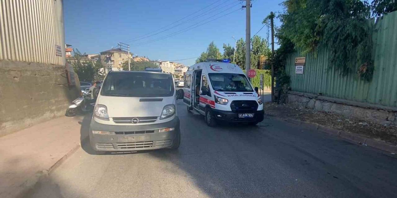 Panelvan Motosiklete Çarptı: 1 Yaralı