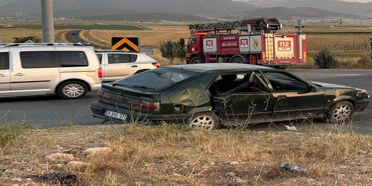 Kavşakta Devrilen Otomobilde 4 Kişi Yaralandı