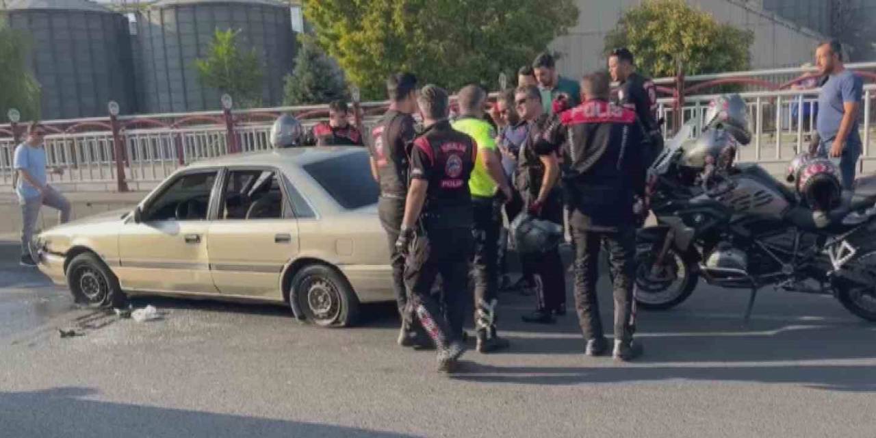 Polisten Kaçan Sürücü 11 Araca Çarptı, Film Gibi Kovalamaca Sonucu Yakalandı