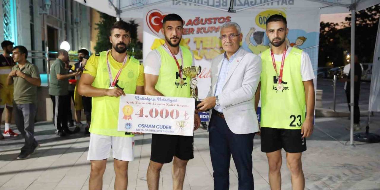 Battalgazi’deki Ayak Tenisi Turnuvasının Finali Yapıldı