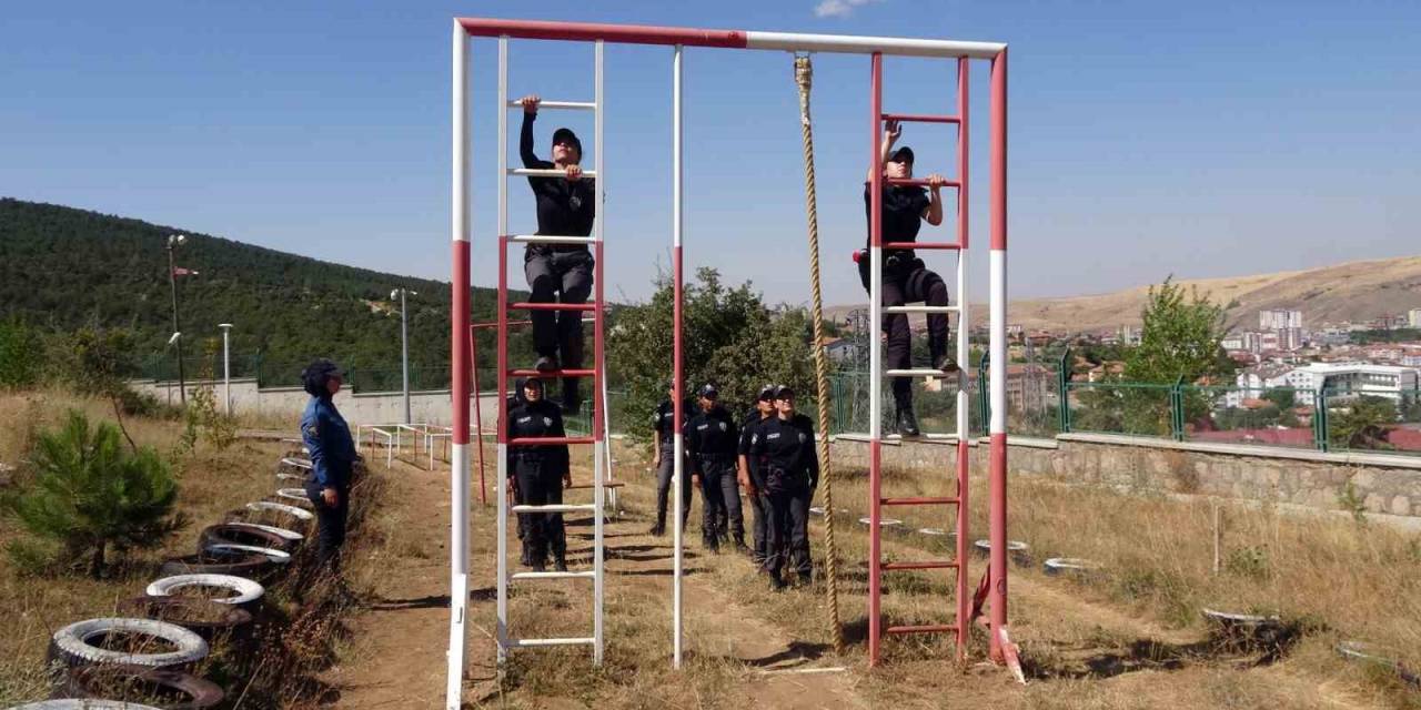 Kadın Polis Adayları Zorlu Eğitim Sürecinden Geçiyor