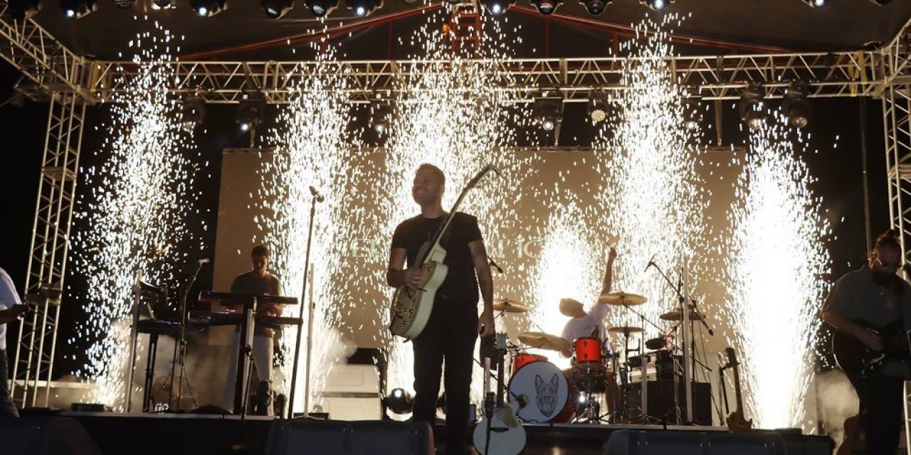 Emir Can İğrek Konserini Binlerce Yalovalı İzledi