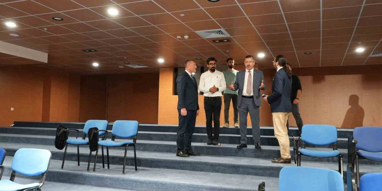 Rektör Kırışık Türker İnanoğlu İletişim Fakültesi’ni İnceledi