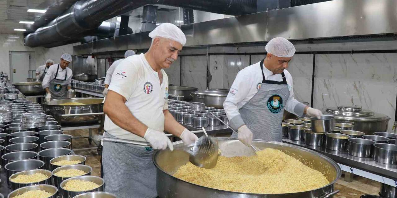 Haliliye’de Kazanlar 3 Bin 248 Vatandaş İçin Kaynıyor