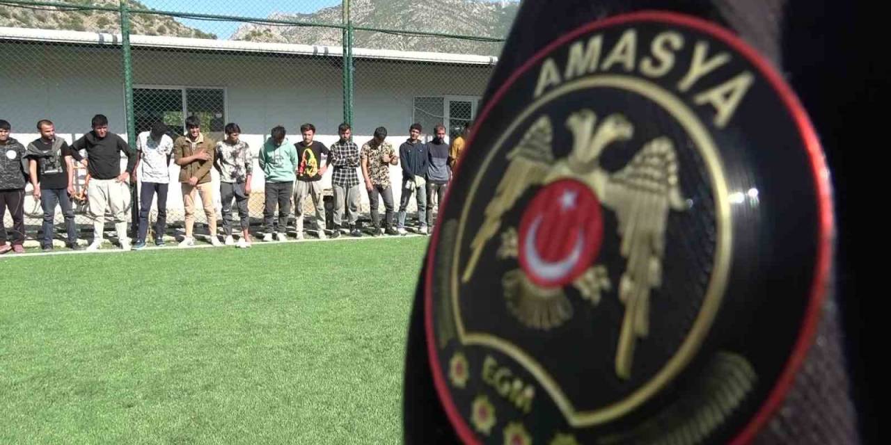 Amasya’da Polisin Durdurduğu Tırdan Kaçan Düzensiz Göçmenler Dron Desteğiyle Yakalandı