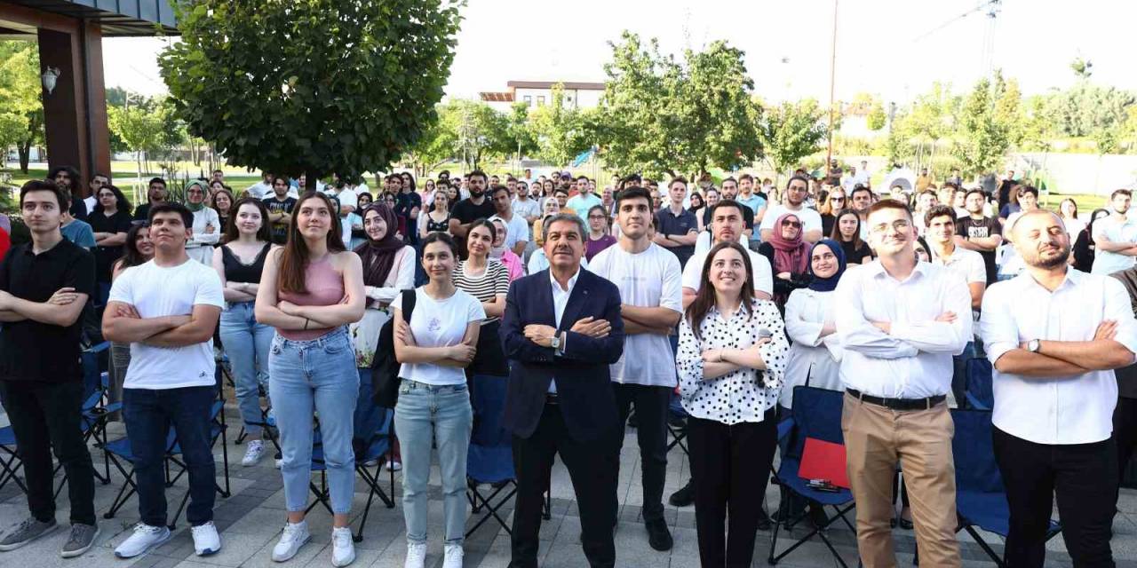 Esenler’in Yazılımcı Gençleri Zafer Bayramı İçin Oyun Geliştirdi