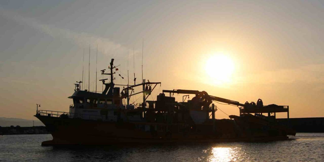 Balıkçılar "Vira Bismillah" Diyerek Denize Açıldı