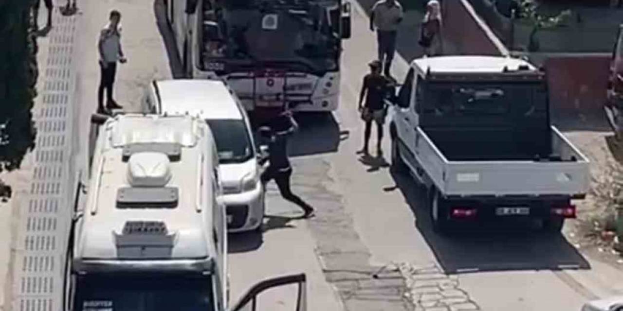 Minibüs Şoförü Tartıştığı Sürücüyü Bıçakladı