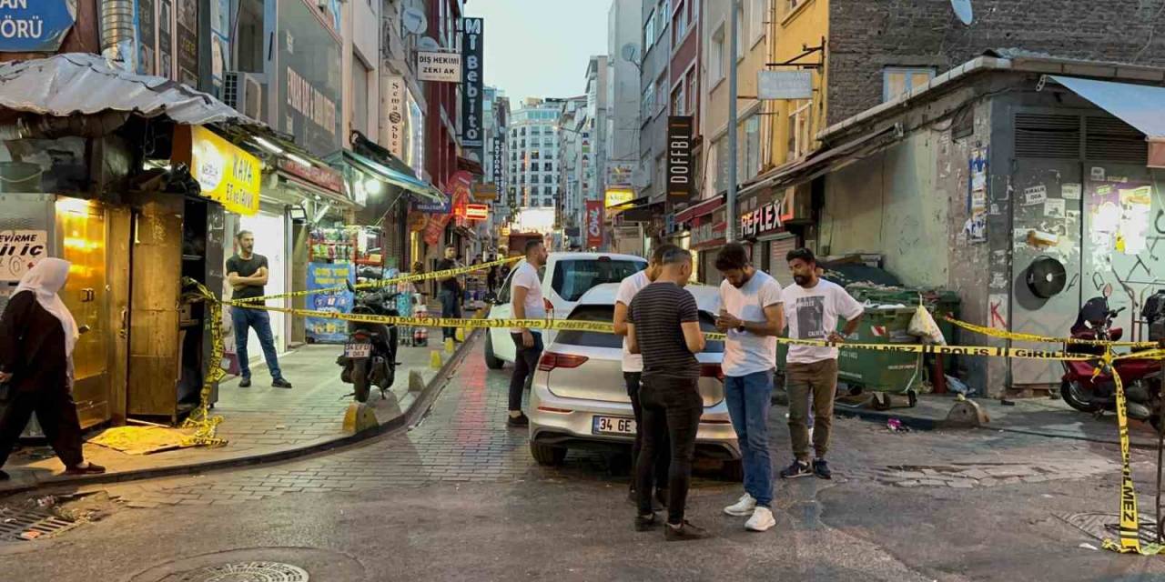 Fatih’te İki Grup Arasında Yol Verme Kavgası: 3 Yaralı
