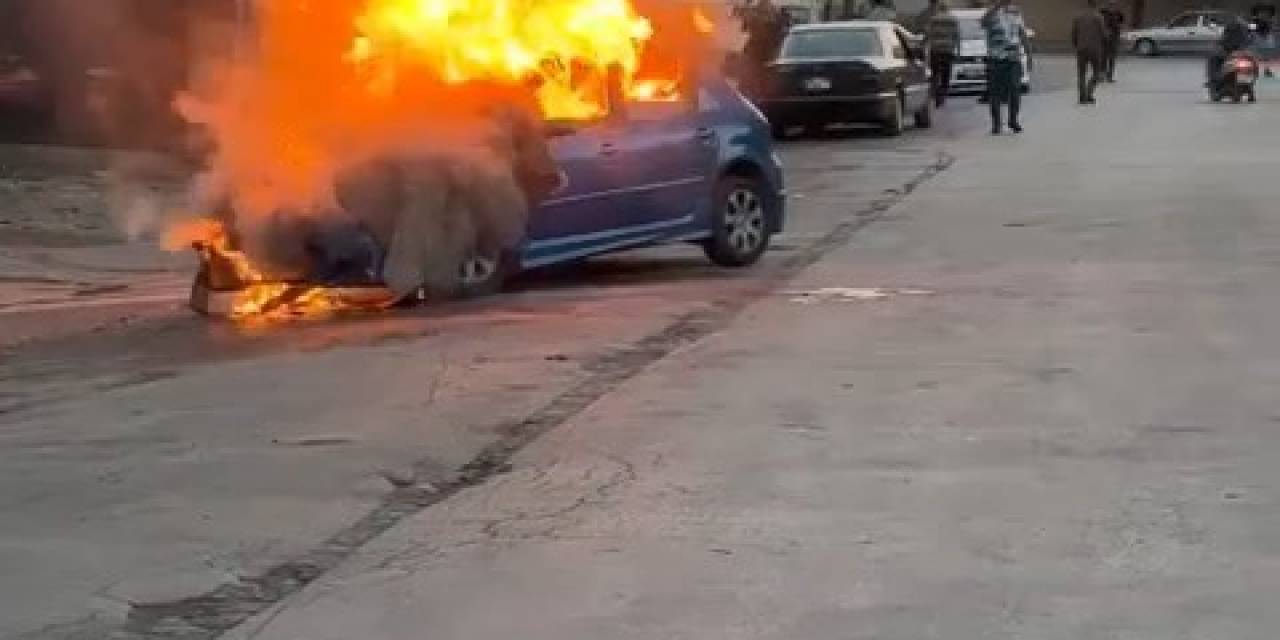 Elazığ’da Seyir Halindeki Otomobil Alev Topuna Döndü