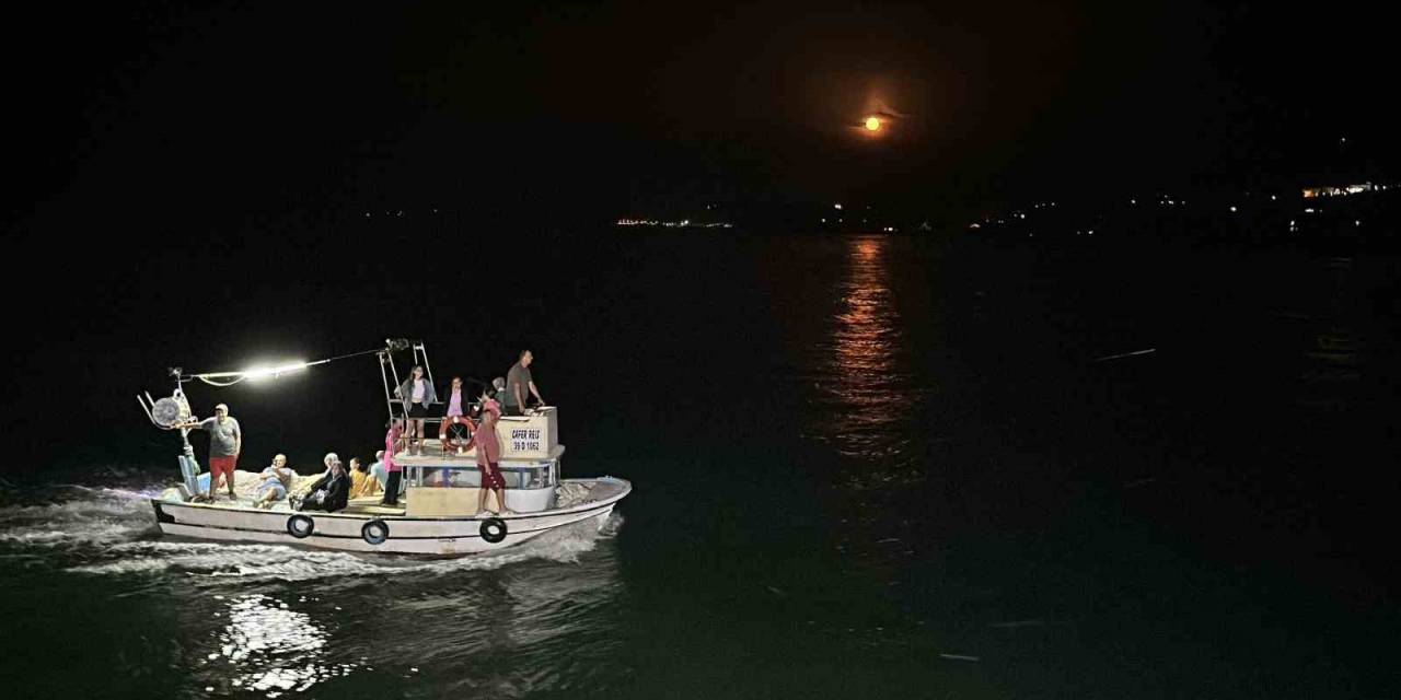 Balıkçılar Dolunay Eşliğinde “Vira Bismillah” Dedi