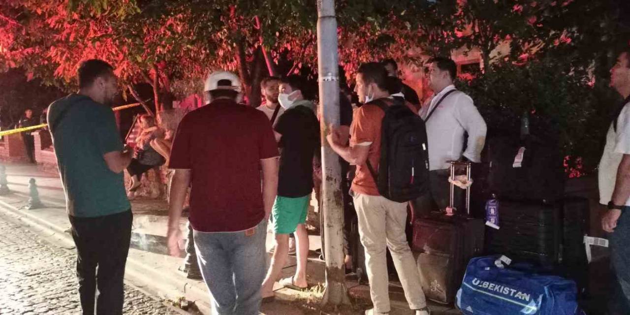 Fatih’te 5 Katlı Otelde Yangın Paniği: 40 Kişi Tahliye Edildi